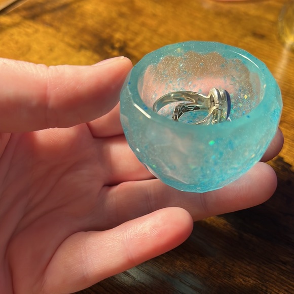 Ring holder for nightstand - Picture 3 of 3